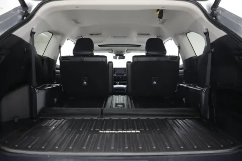 Another view of 2022 Toyota Highlander XLE for sale in Clinton, MO at Jim Falk Motors