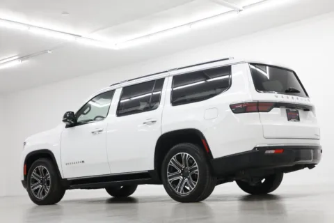 More photos of 2024 Jeep Wagoneer Series II at Jim Falk Motors, MO
