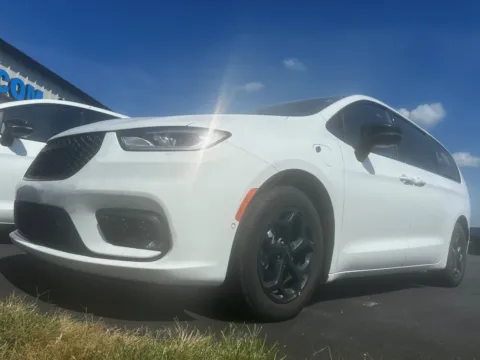 White 2024 Chrysler Pacifica Hybrid S Appearance Pkg for sale in Clinton, MO