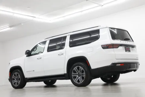 More photos of 2024 Jeep Wagoneer L Series II at Jim Falk Motors, MO