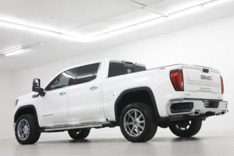 More photos of 2021 GMC Sierra 1500 SLT at Jim Falk Motors, MO