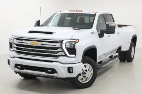 More photos of 2026 Chevrolet Silverado 3500 HD DRW High Country at Jim Falk Motors, MO