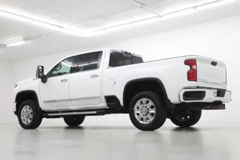 More photos of 2024 Chevrolet Silverado 2500 HD High Country at Jim Falk Motors, MO