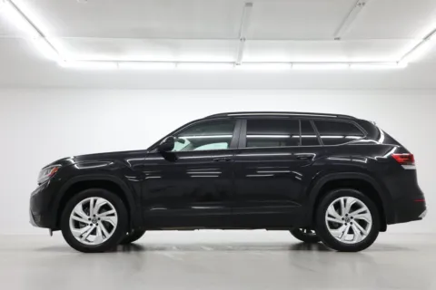 Another view of 2023 Volkswagen Atlas 3.6L V6 SE w/Technology for sale in Clinton, MO at Jim Falk Motors