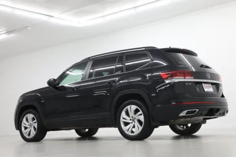 More photos of 2023 Volkswagen Atlas 3.6L V6 SE w/Technology at Jim Falk Motors, MO