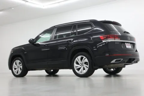 More photos of 2023 Volkswagen Atlas 3.6L V6 SE w/Technology at Jim Falk Motors, MO