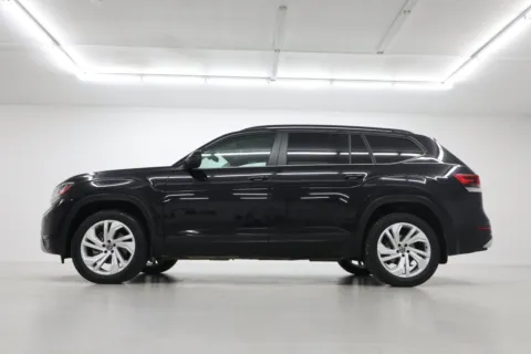 Another view of 2023 Volkswagen Atlas 3.6L V6 SE w/Technology for sale in Clinton, MO at Jim Falk Motors