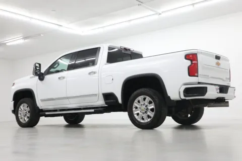 More photos of 2024 Chevrolet Silverado 3500 HD High Country at Jim Falk Motors, MO