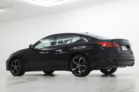 More photos of 2024 Nissan Altima 2.5 SR at Jim Falk Motors, MO