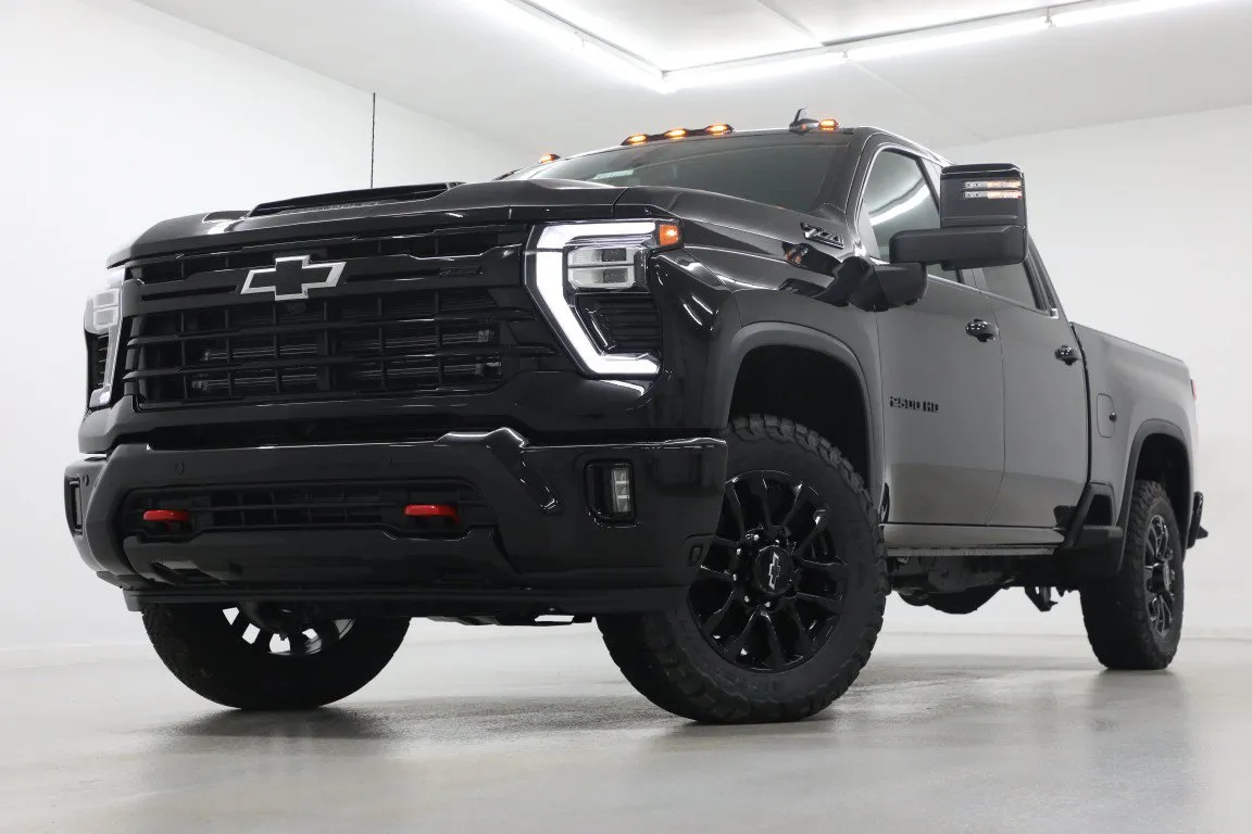 Black 2026 Chevrolet Silverado 2500 HD LT for sale in Clinton, MO