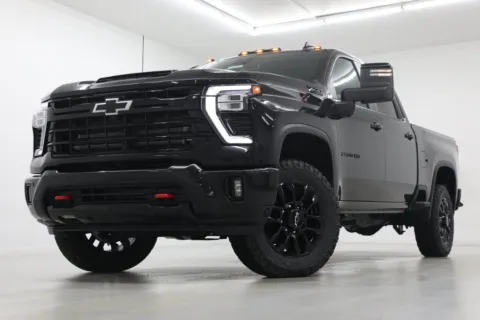 Black 2026 Chevrolet Silverado 2500 HD LT for sale in Clinton, MO