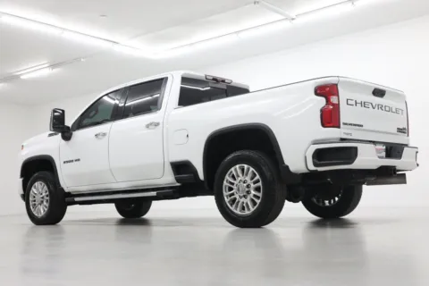 More photos of 2020 Chevrolet Silverado 2500 HD High Country at Jim Falk Motors, MO