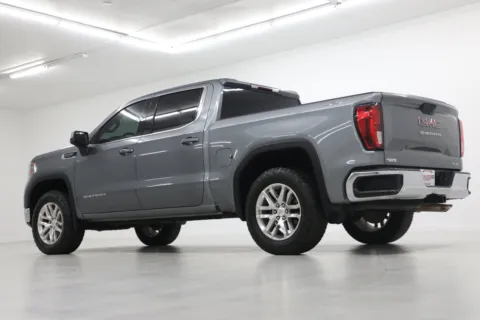 More photos of 2020 GMC Sierra 1500 SLE at Jim Falk Motors, MO