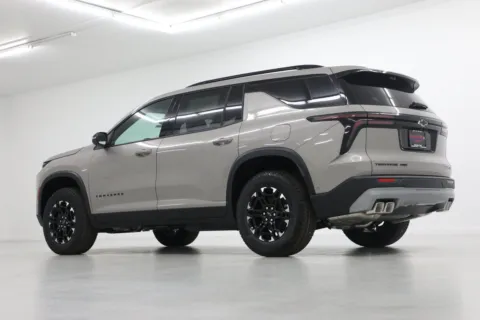 More photos of 2027 Chevrolet Traverse Z71 at Jim Falk Motors, MO