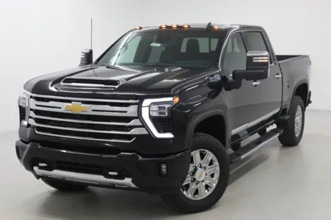 More photos of 2026 Chevrolet Silverado 3500 HD High Country at Jim Falk Motors, MO