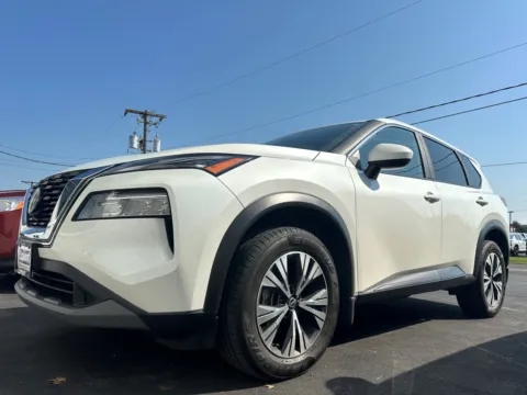 White 2023 Nissan Rogue SV for sale in Clinton, MO