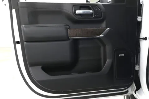 More photos of 2022 GMC Sierra 2500 HD Denali at Jim Falk Motors, MO