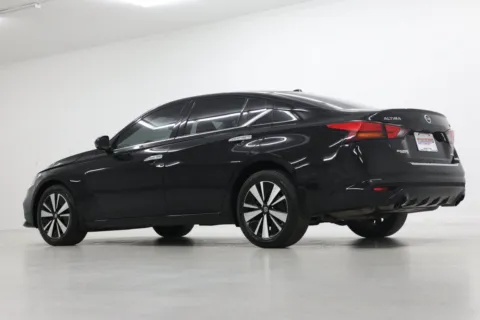More photos of 2022 Nissan Altima 2.5 SL at Jim Falk Motors, MO