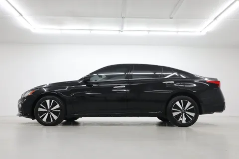 Another view of 2022 Nissan Altima 2.5 SL for sale in Clinton, MO at Jim Falk Motors