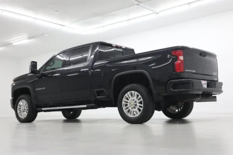 More photos of 2023 Chevrolet Silverado 2500 HD High Country at Jim Falk Motors, MO