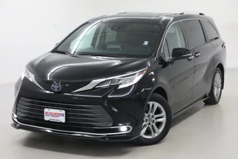 More photos of 2023 Toyota Sienna Limited at Jim Falk Motors, MO
