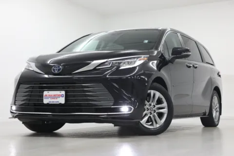 Black 2023 Toyota Sienna Limited for sale in Clinton, MO