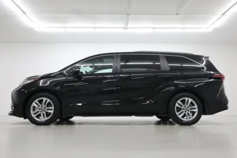 Another view of 2023 Toyota Sienna Limited for sale in Clinton, MO at Jim Falk Motors