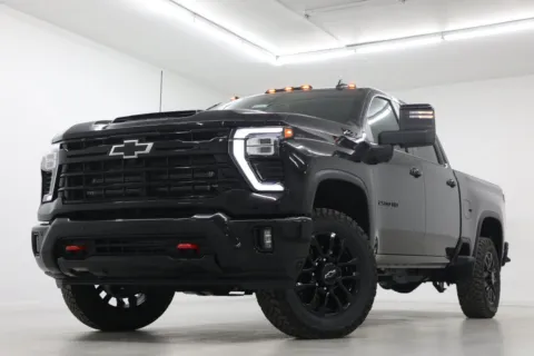 Black 2026 Chevrolet Silverado 2500 HD LT for sale in Clinton, MO