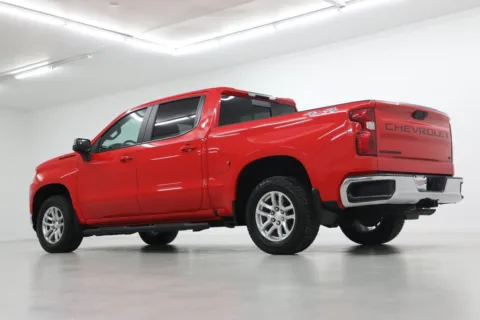 More photos of 2020 Chevrolet Silverado 1500 LT at Jim Falk Motors, MO