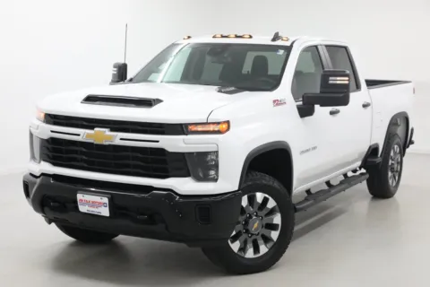 White 2024 Chevrolet Silverado 2500 HD Custom for sale in Clinton, MO