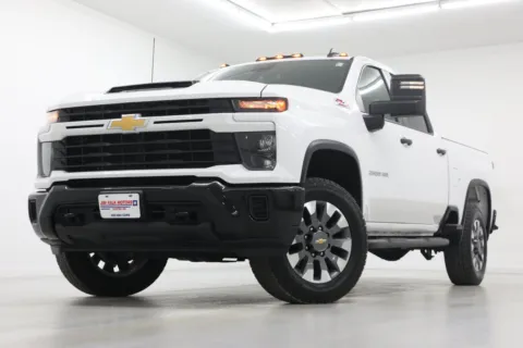 White 2024 Chevrolet Silverado 2500 HD Custom for sale in Clinton, MO