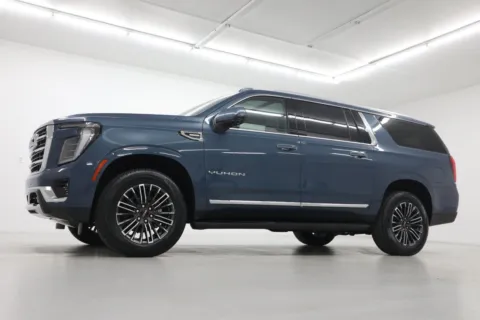 Photos of 2027 GMC Yukon XL Elevation for sale in Clinton, MO at Jim Falk Motors