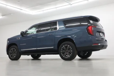 More photos of 2027 GMC Yukon XL Elevation at Jim Falk Motors, MO