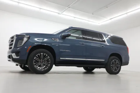 Photos of 2027 GMC Yukon XL Elevation for sale in Clinton, MO at Jim Falk Motors