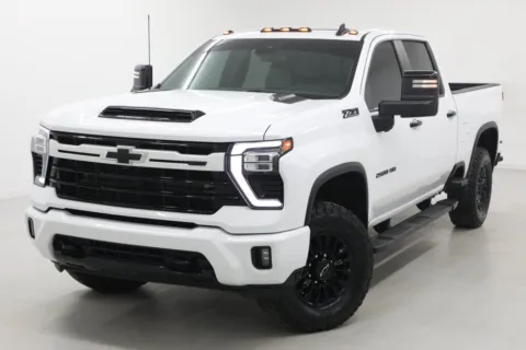 White 2024 Chevrolet Silverado 2500 HD LT for sale in Clinton, MO