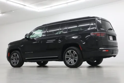 More photos of 2024 Jeep Wagoneer Series II at Jim Falk Motors, MO