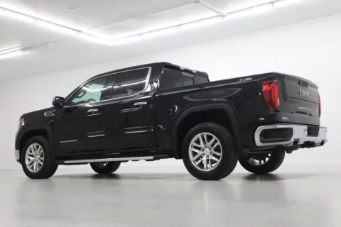 More photos of 2021 GMC Sierra 1500 SLT at Jim Falk Motors, MO