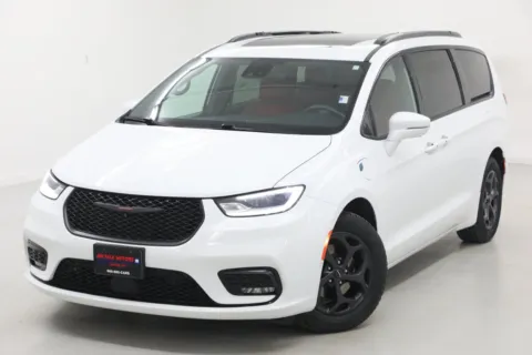 More photos of 2021 Chrysler Pacifica Hybrid Limited at Jim Falk Motors, MO