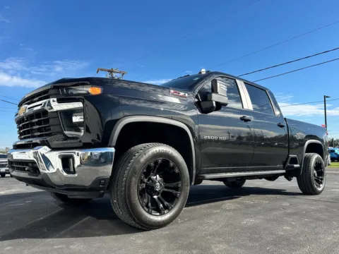 Black 2024 Chevrolet Silverado 2500 HD LT for sale in Clinton, MO