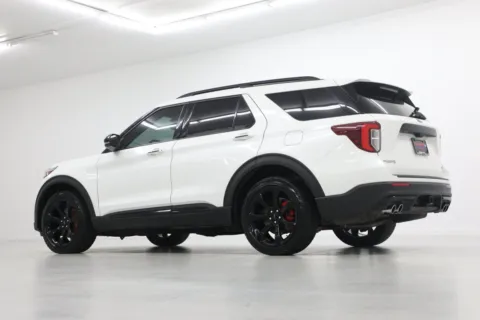 More photos of 2022 Ford Explorer ST at Jim Falk Motors, MO