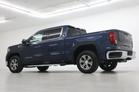 More photos of 2022 GMC Sierra 1500 Limited SLE at Jim Falk Motors, MO