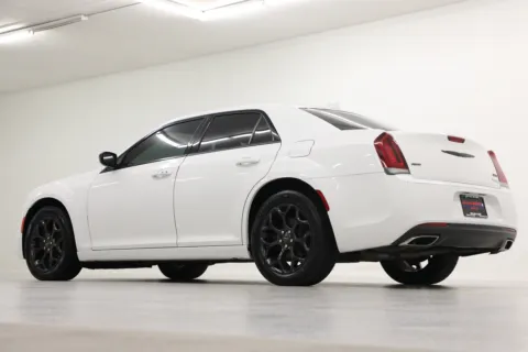 More photos of 2021 Chrysler 300 Touring at Jim Falk Motors, MO