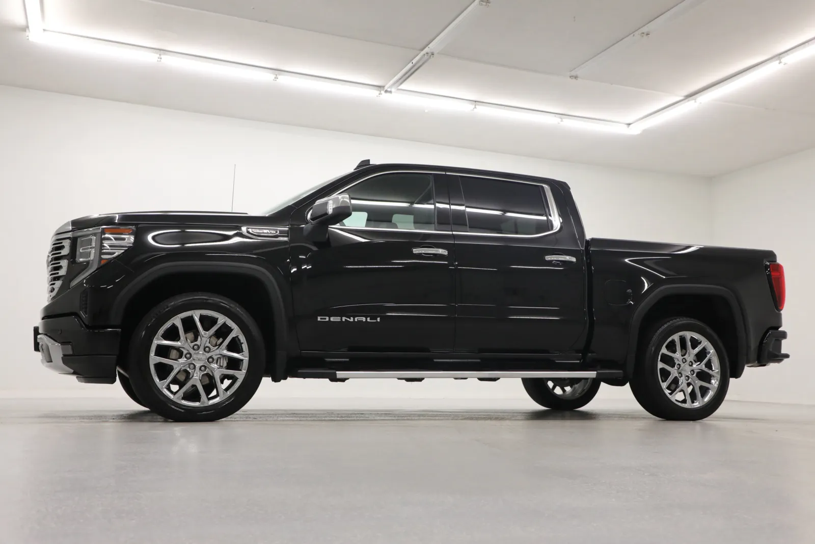 Used 2023 GMC Sierra 1500 Denali Denali with VIN 3GTUUGEL0PG184542 for sale in Kansas City