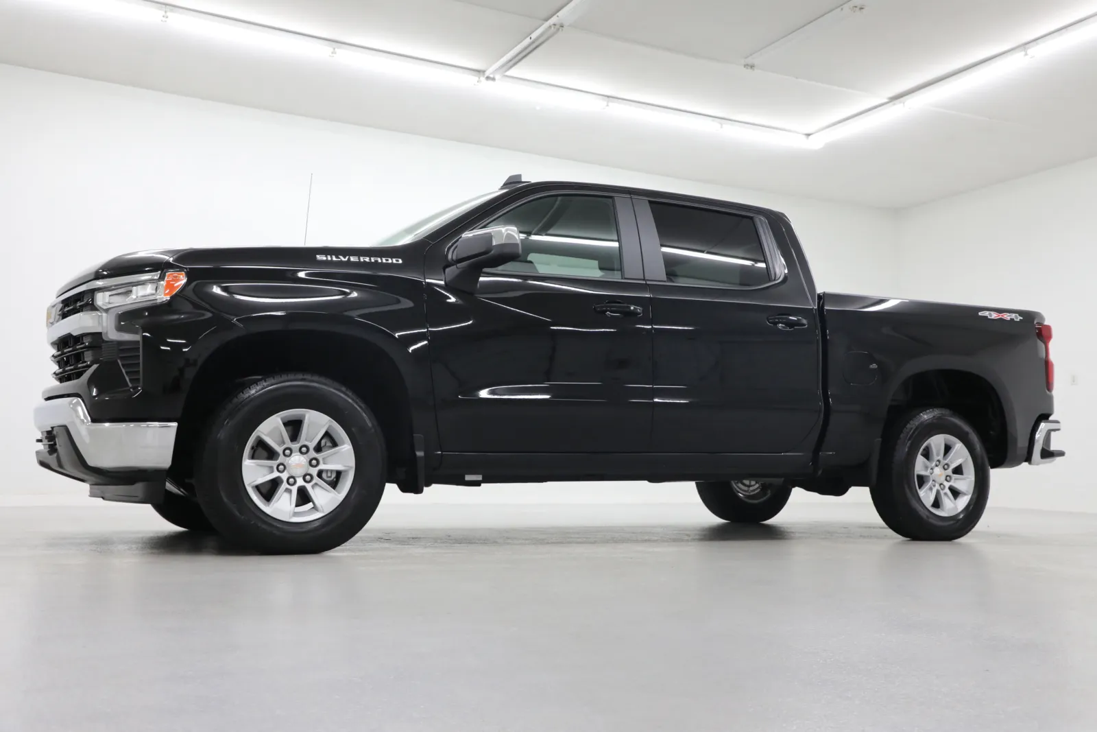 Used 2025 Chevrolet Silverado 1500 LT with VIN 2GCUKDED2S1164775 for sale in Kansas City