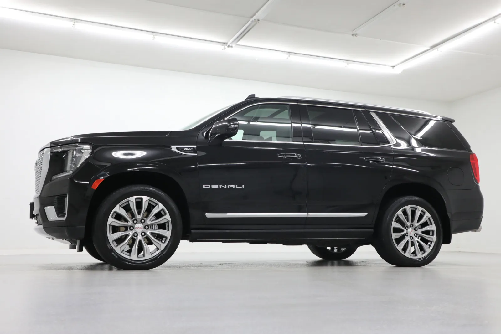 Used 2021 GMC Yukon Denali with VIN 1GKS2DKL5MR203831 for sale in Kansas City