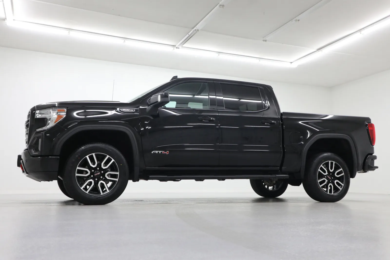 Used 2021 GMC Sierra 1500 AT4 with VIN 3GTP9EED5MG253846 for sale in Kansas City