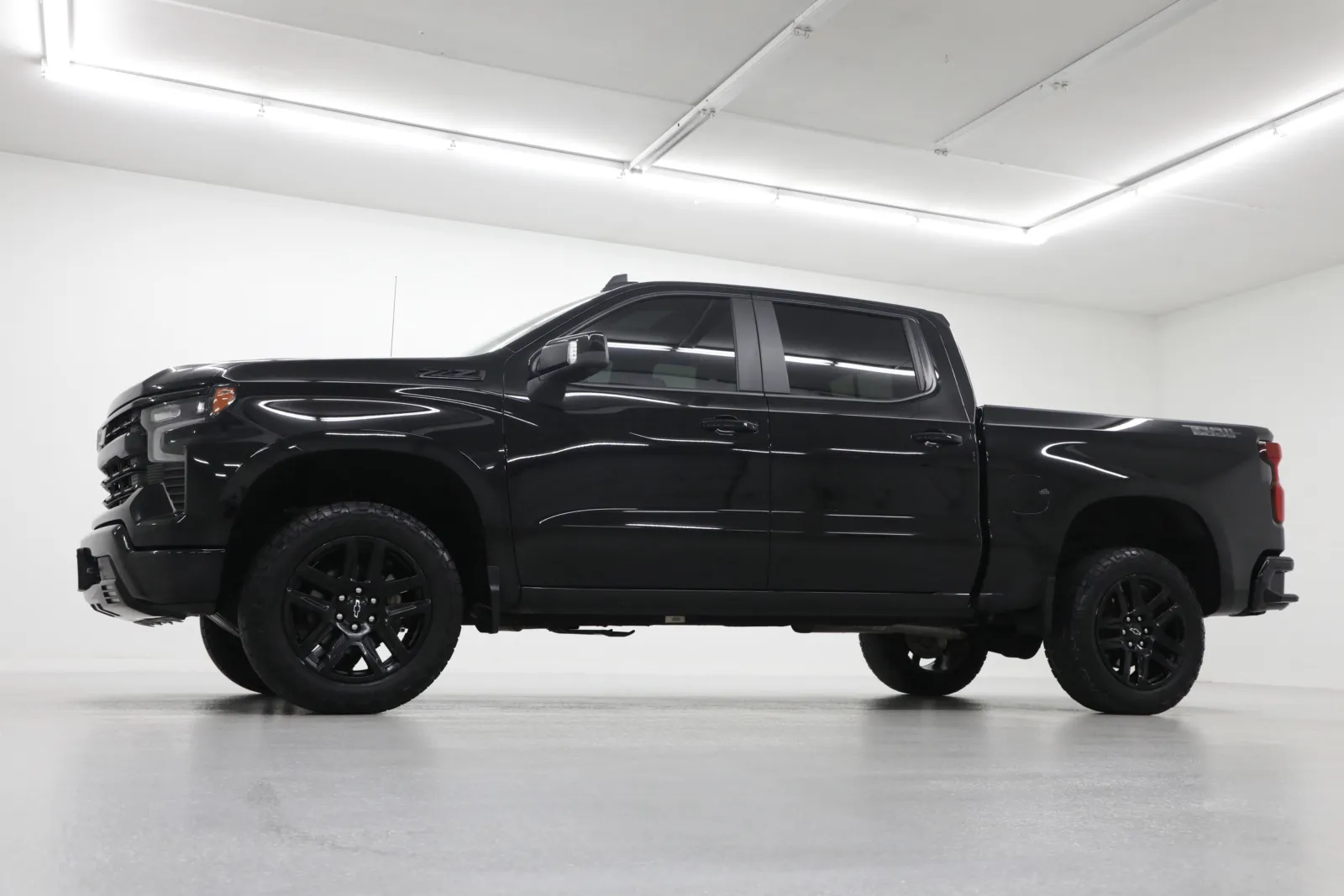 Used 2023 Chevrolet Silverado 1500 LT Trail Boss with VIN 3GCUDFED0PG275992 for sale in Kansas City