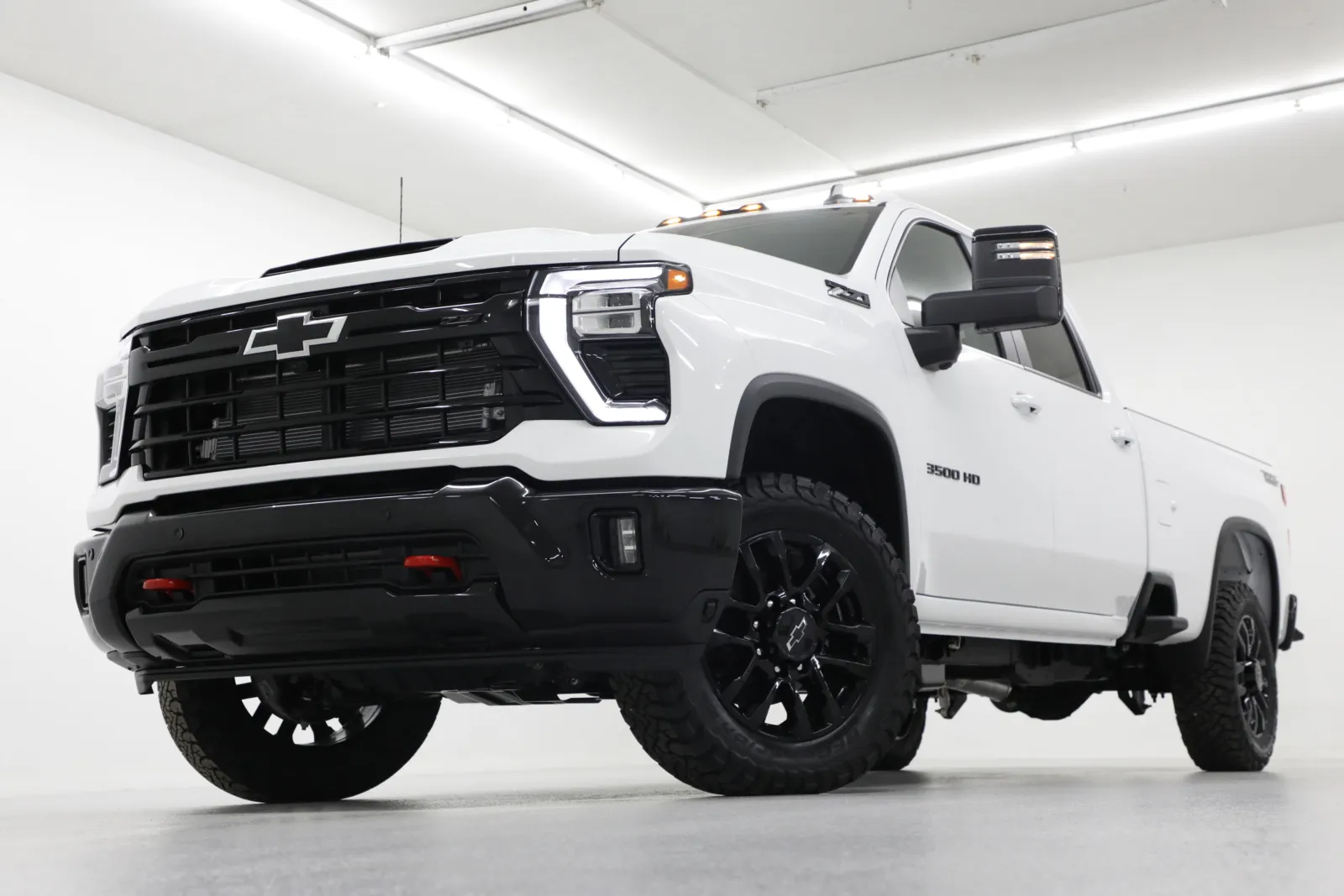 White 2025 Chevrolet Silverado 3500HD LT for sale in Clinton, MO