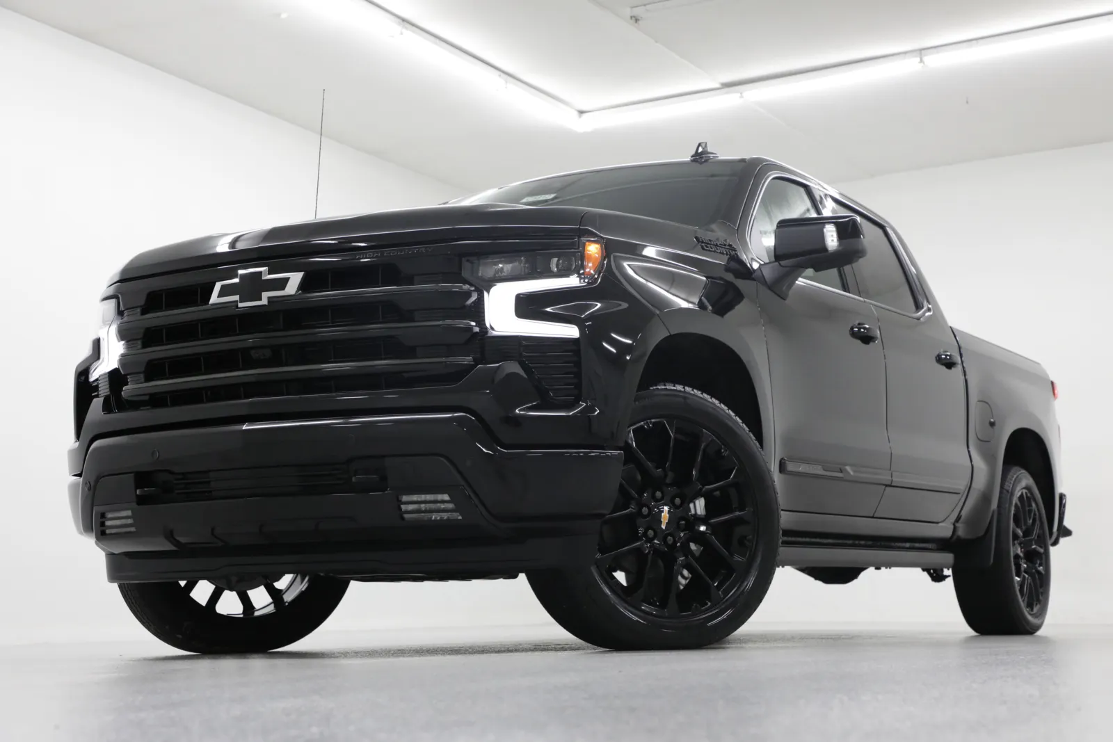 Black 2025 Chevrolet Silverado 1500 High Country for sale in Clinton, MO