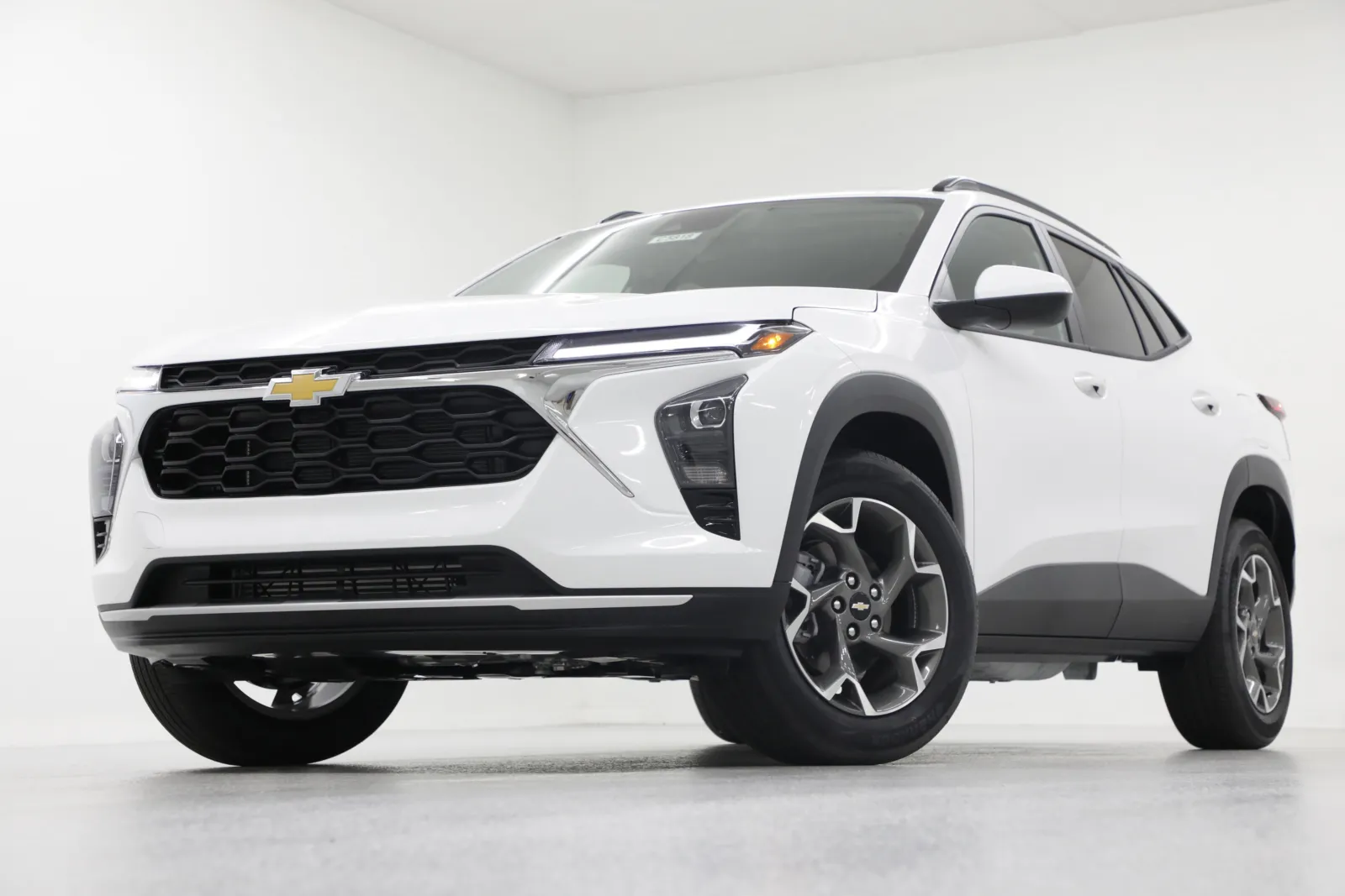 White 2025 Chevrolet Trax LT for sale in Clinton, MO